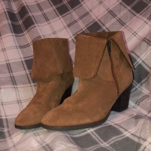 JUST LIKE NEW G.H. Bass & Co. Camel Folded Booties